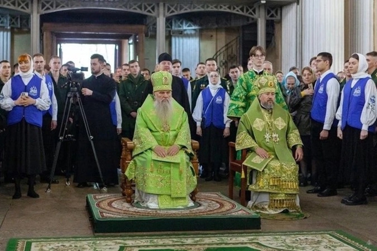 Троица в Александро-Невской лавре: праздник веры, службы и традиций