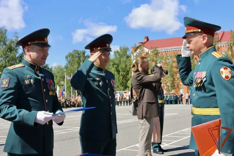 В Санкт-Петербурге вручили дипломы выпускникам факультета материально-технического обеспечения Росгвардии