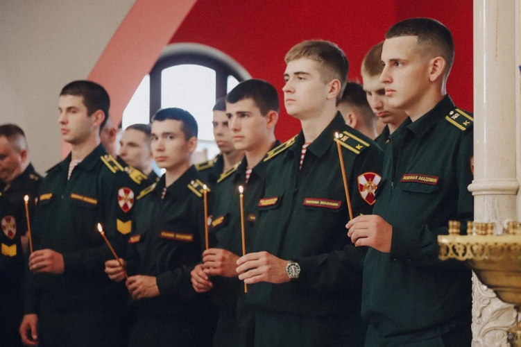 В День крещения Руси офицеры и курсанты Военной академии Росгвардии традиционно почтили память небесного покровителя Росгвардии - князя Владимира