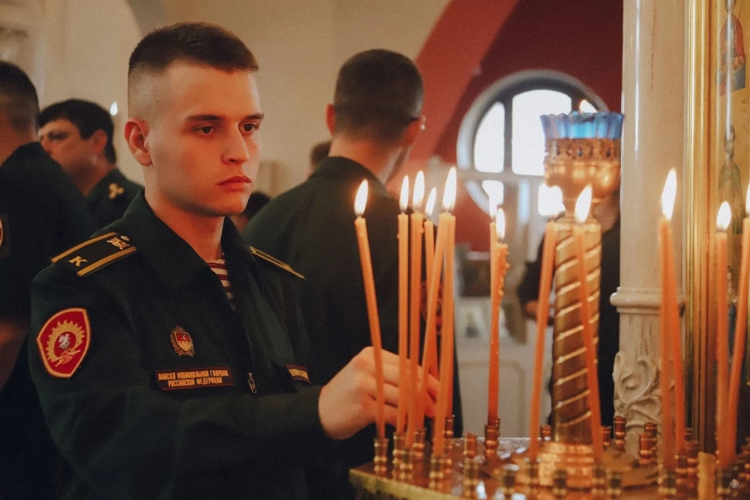 В День крещения Руси офицеры и курсанты Военной академии Росгвардии традиционно почтили память небесного покровителя Росгвардии - князя Владимира