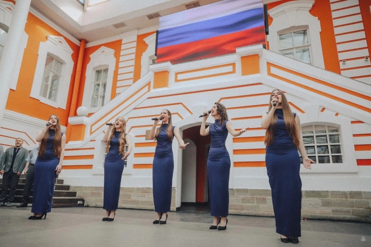 Выпускника Военной академии Росгвардии первым наградили в ходе торжественного приема в Петропавловской крепости