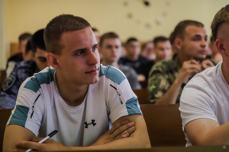 В военной академии Росгвардии прошел третий день абитуриентских сборов 