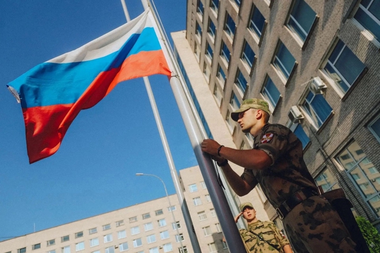 Военнослужащим Академии войск национальной гвардии, получившим очередные воинские звания, торжественно вручены погоны