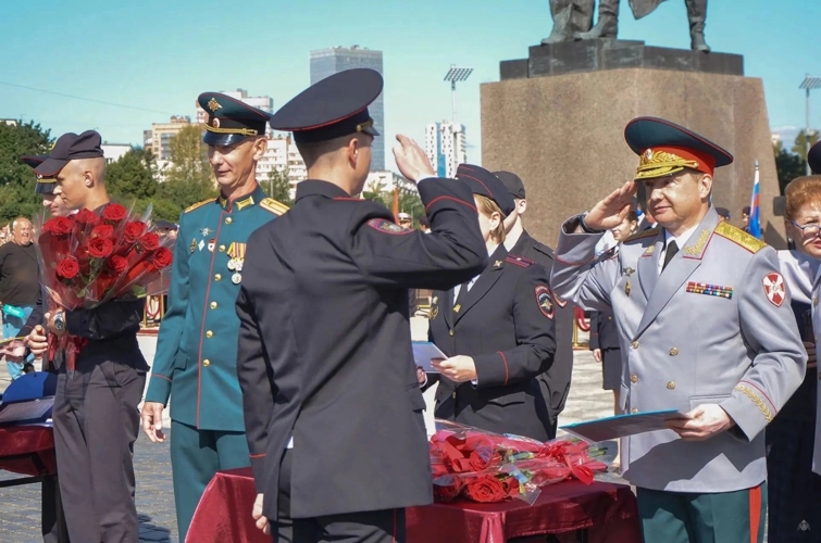 Начальник Военной академии Росгвардии поздравил выпускников Санкт-Петербургского университета МВД России