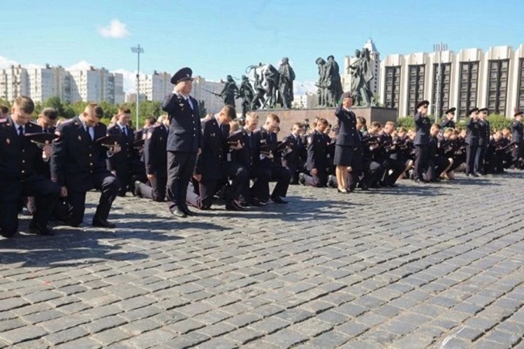 Начальник Военной академии Росгвардии поздравил выпускников Санкт-Петербургского университета МВД России
