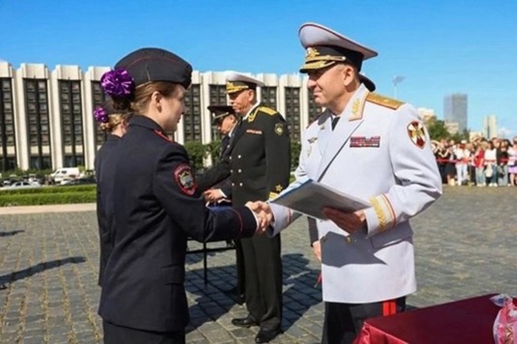 Начальник Военной академии Росгвардии поздравил выпускников Санкт-Петербургского университета МВД России