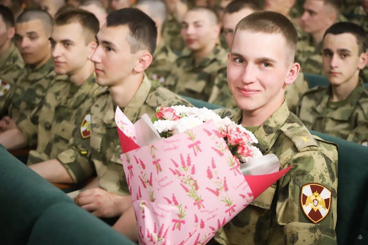 День курсанта войск национальной гвардии отметили концертом в Ленинградской области 