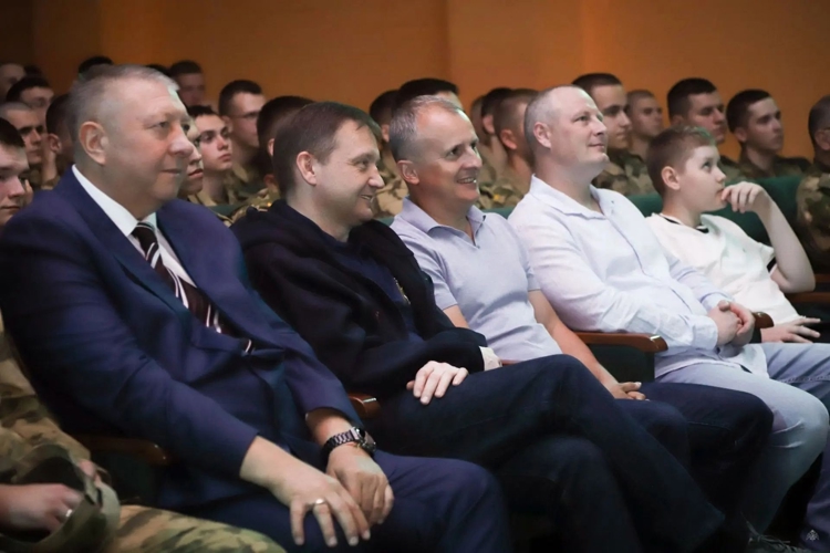 День курсанта войск национальной гвардии отметили концертом в Ленинградской области 