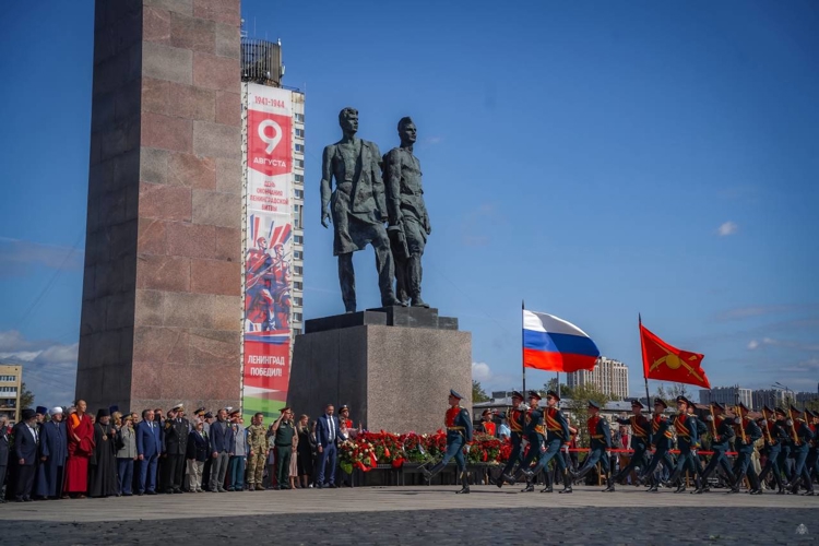 Делегация Росгвардии почтила память защитников Ленинграда