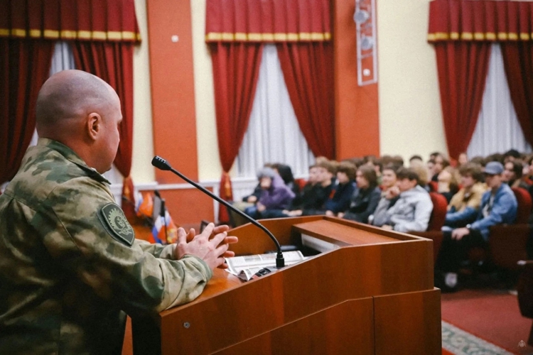 В Военной академии Росгвардии стартовали учебные сборы для учащихся 10-11 классов общественных организаций Красносельского района