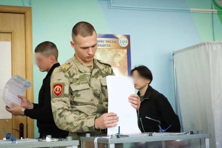 Военнослужащие по призыву и курсанты Военной академии Росгвардии принимают участие в Едином дне голосования