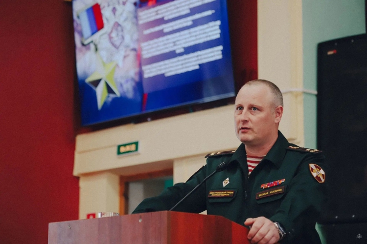 Первую лекцию в новом учебном году провёл лично начальник Военной академии Росгвардии генерал-лейтенант Андрей Кийко.