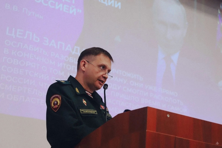 Первую лекцию в новом учебном году провёл лично начальник Военной академии Росгвардии генерал-лейтенант Андрей Кийко.