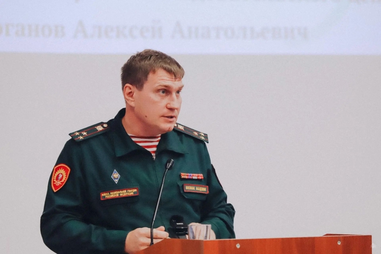 Первую лекцию в новом учебном году провёл лично начальник Военной академии Росгвардии генерал-лейтенант Андрей Кийко.