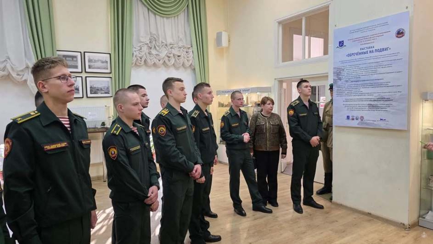 «Обреченные на подвиг»: курсанты почтили память Стрельнинско-Петергофских десантов