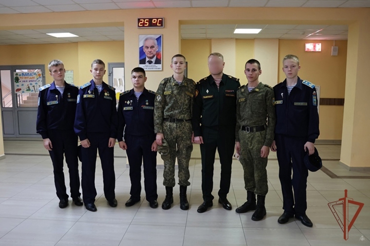 Офицер Военной ордена Жукова академии войск национальной гвардии Российской Федерации провел профориентационные встречи с учениками выпускных классов нижегородских школ