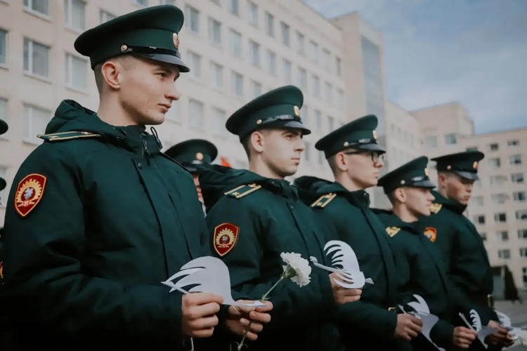 Мне кажется порою, что солдаты