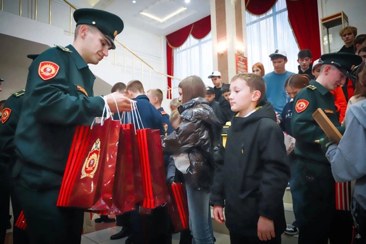 "Теплый визит" - Военная академия Росгвардии встретила юных гостей