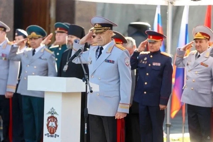 Заместитель начальника Военной академии Росгвардии полковник Олег Мартынов поздравил Санкт-Петербургский университет МВД России с молодым пополнением