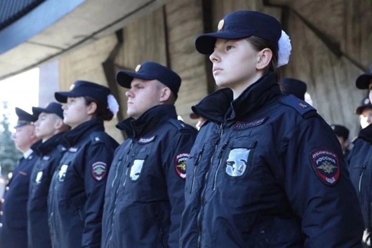 Заместитель начальника Военной академии Росгвардии полковник Олег Мартынов поздравил Санкт-Петербургский университет МВД России с молодым пополнением