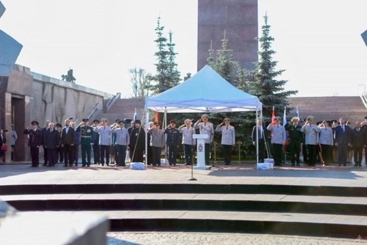 Заместитель начальника Военной академии Росгвардии полковник Олег Мартынов поздравил Санкт-Петербургский университет МВД России с молодым пополнением