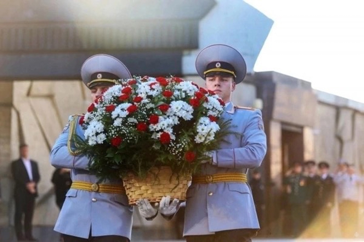 Заместитель начальника Военной академии Росгвардии полковник Олег Мартынов поздравил Санкт-Петербургский университет МВД России с молодым пополнением