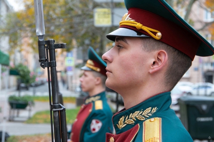 Не всегда исход войны решается оружием