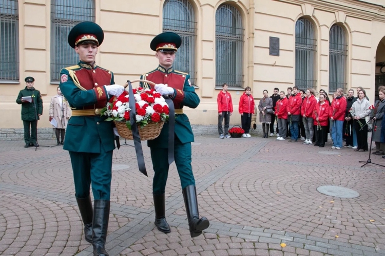 Не всегда исход войны решается оружием
