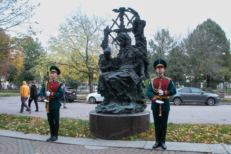 Не всегда исход войны решается оружием
